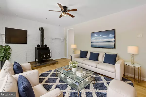 1741 LAKESIDE DR, Williamstown, NJ 08094