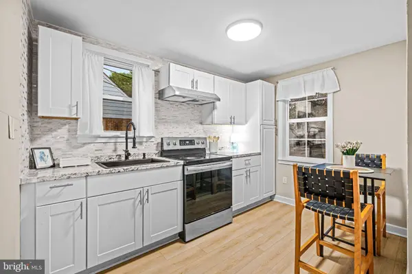 1 DIXIE DR, Penns Grove, NJ 08069