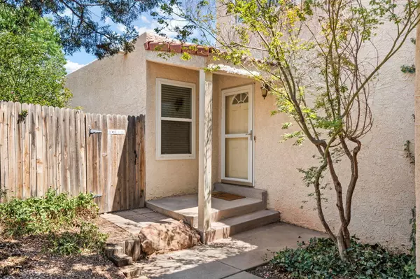 5512 Overlook DR NE, Albuquerque, NM 87111