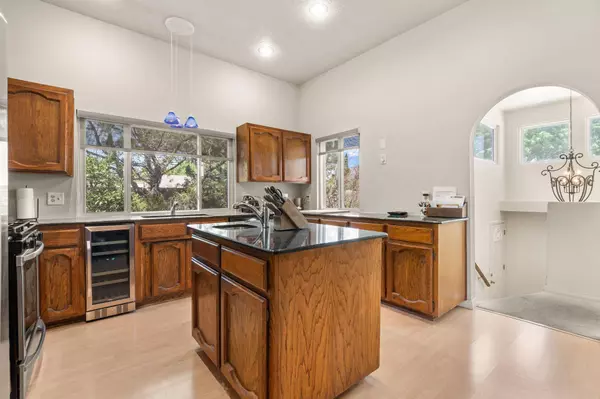 5512 Overlook DR NE, Albuquerque, NM 87111