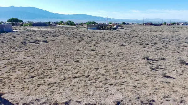 1921 Eucalyptus RD NE #17, Rio Rancho, NM 87144