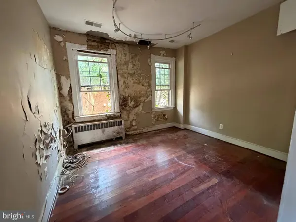 1231 33RD ST NW, Washington, DC 20007