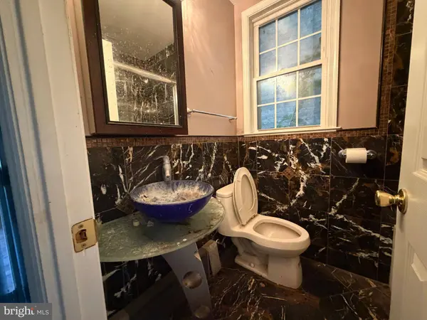 1231 33RD ST NW, Washington, DC 20007