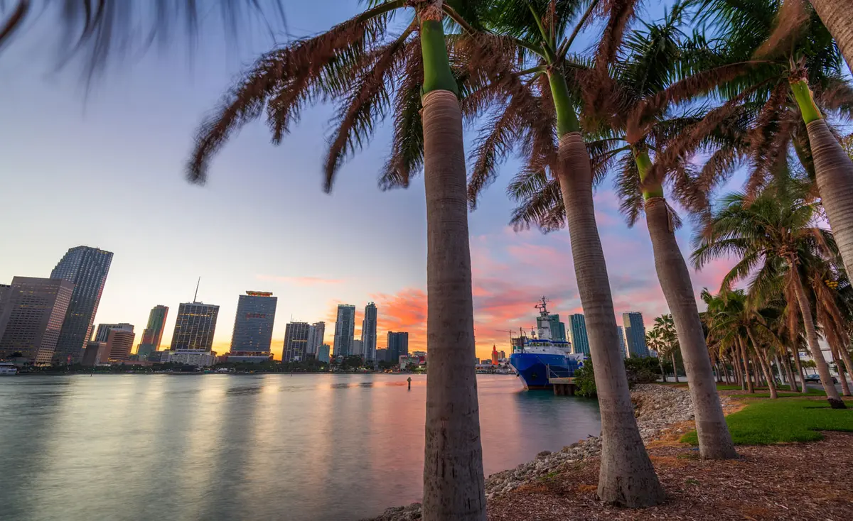miami-florida-usa-skyline-on-biscayne-bay