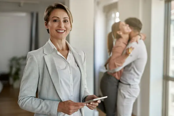she-is-an-expert-in-real-estate-sales-2026-01-06-10-30-26-utc