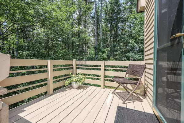 16 Custer CIR, Nashua, NH 03062