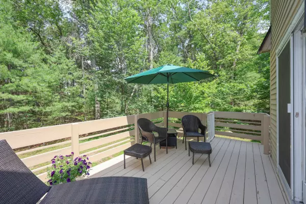 16 Custer CIR, Nashua, NH 03062