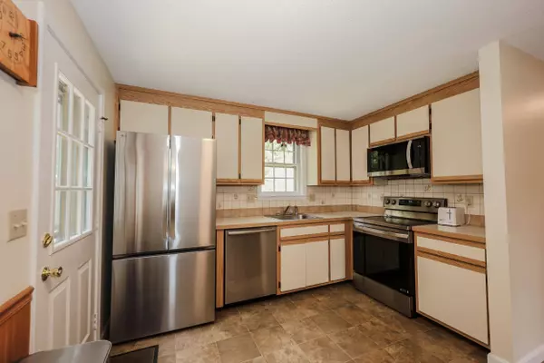 16 Custer CIR, Nashua, NH 03062