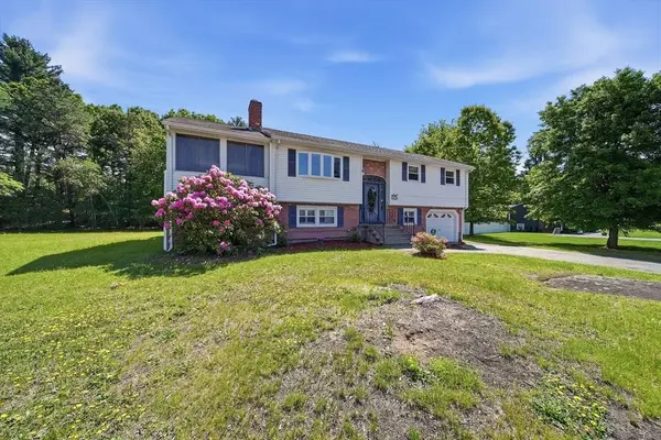 55 Burnham Rd, Billerica, MA 01862