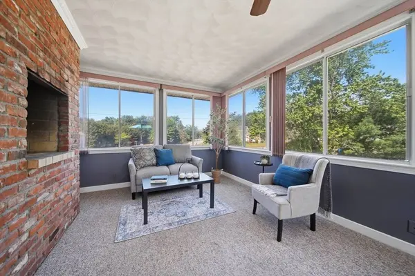 55 Burnham Rd, Billerica, MA 01862