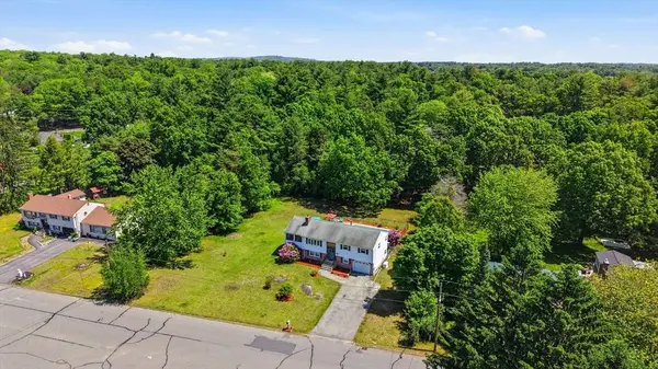 55 Burnham Rd, Billerica, MA 01862