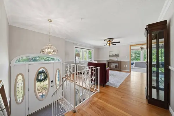 55 Burnham Rd, Billerica, MA 01862