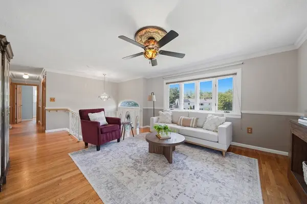 55 Burnham Rd, Billerica, MA 01862
