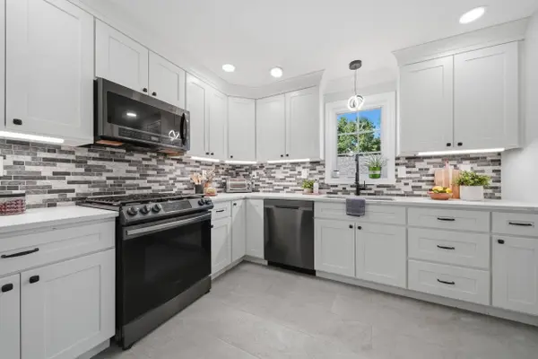 17 Trues Pkwy, Sandown, NH 03873