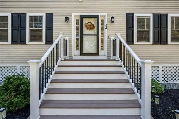 44 California, Tewksbury, MA 01876