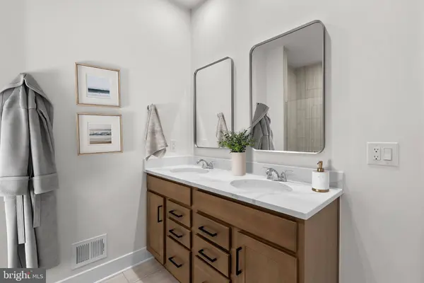 44486 LOWESTOFT SQ, Ashburn, VA 20147
