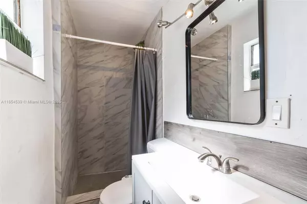 180 NW 59th St, Miami, FL 33127