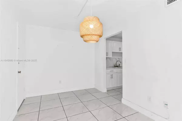 10748 N Kendall Dr #N11, Miami, FL 33176