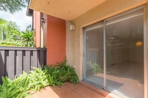 10748 N Kendall Dr #N11, Miami, FL 33176