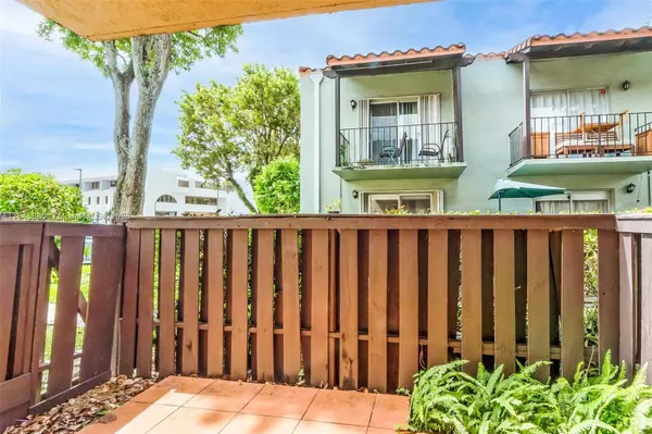 10748 N Kendall Dr #N11, Miami, FL 33176