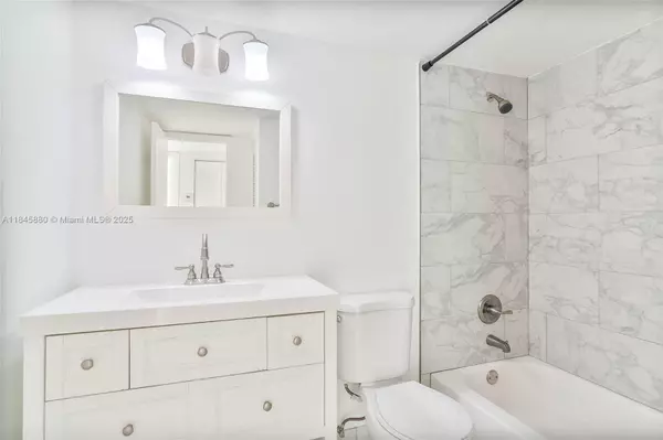 10748 N Kendall Dr #N11, Miami, FL 33176