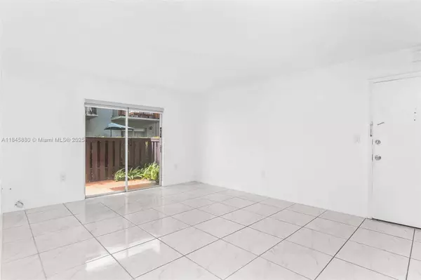 10748 N Kendall Dr #N11, Miami, FL 33176