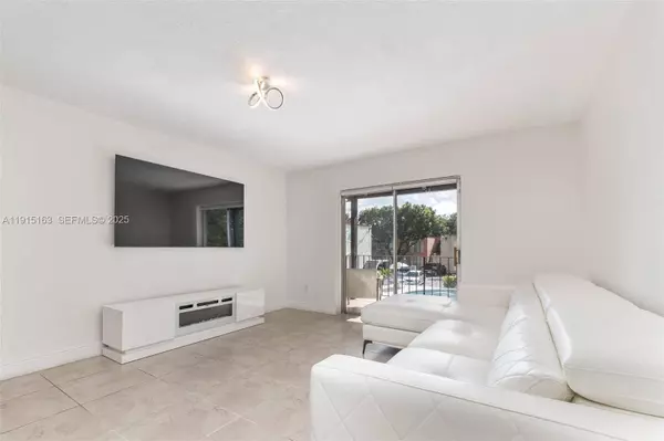 10748 N Kendall Dr #N22, Miami, FL 33176