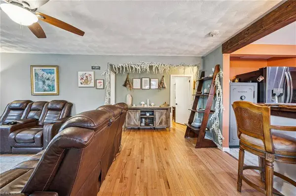 425 Bamboo LN, Virginia Beach, VA 23452