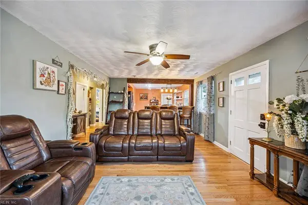 425 Bamboo LN, Virginia Beach, VA 23452