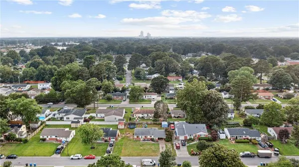 425 Bamboo LN, Virginia Beach, VA 23452