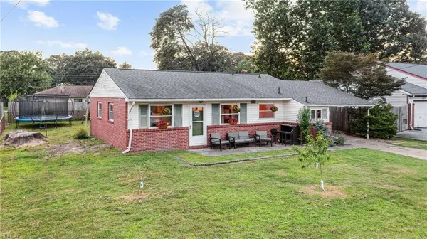 425 Bamboo LN, Virginia Beach, VA 23452