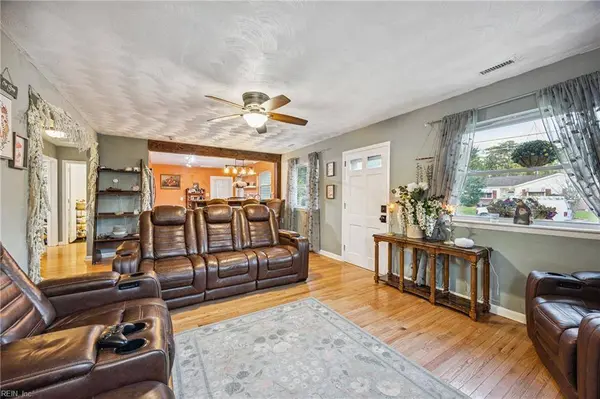 425 Bamboo LN, Virginia Beach, VA 23452