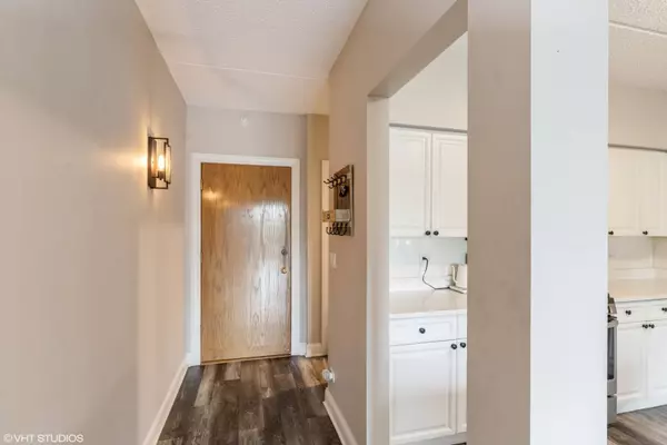 59 S Hale ST #203, Palatine, IL 60067