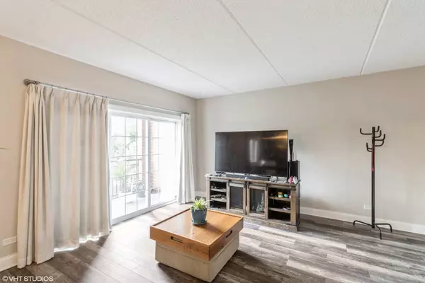 59 S Hale Street #203, Palatine, IL 60067