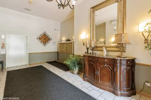 59 S Hale Street #203, Palatine, IL 60067