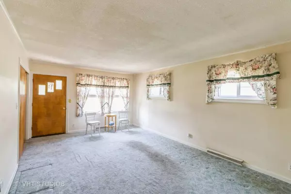 170 Old Farm Lane, Carpentersville, IL 60110