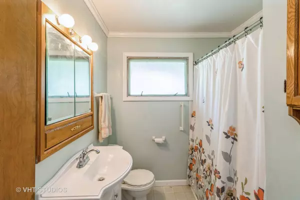 170 Old Farm Lane, Carpentersville, IL 60110