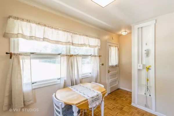 170 Old Farm Lane, Carpentersville, IL 60110