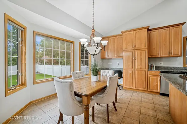 313 S Commonwealth Avenue, Elgin, IL 60123