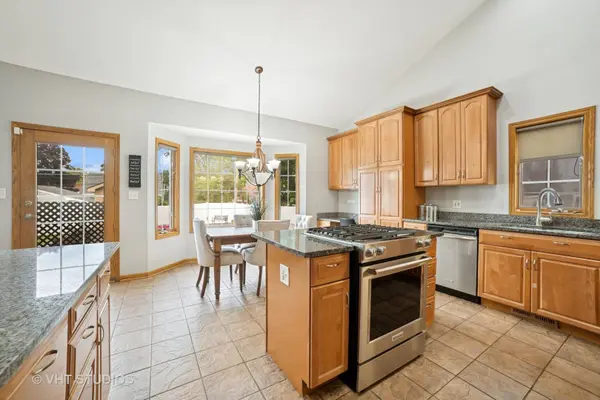 313 S Commonwealth Avenue, Elgin, IL 60123