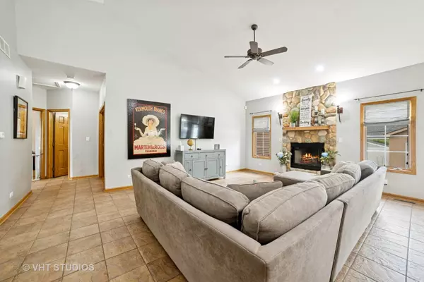 313 S Commonwealth AVE, Elgin, IL 60123