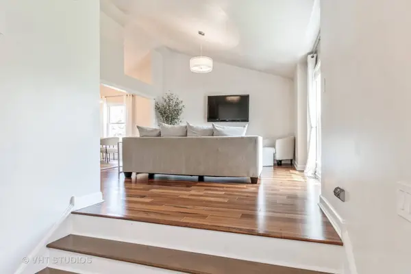 5 MARION CT, Lake In The Hills, IL 60156