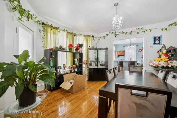 558 N Crystal ST, Elgin, IL 60123