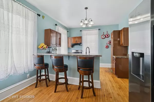 558 N Crystal ST, Elgin, IL 60123