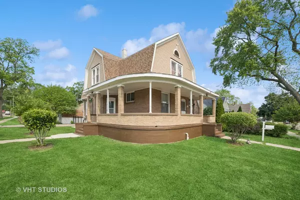 558 N Crystal ST, Elgin, IL 60123