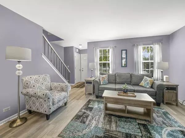 901 Wesley LN, Algonquin, IL 60102