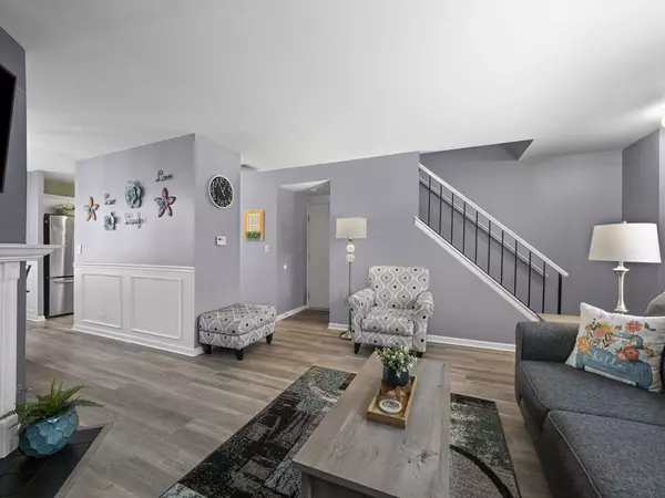 901 Wesley Lane, Algonquin, IL 60102