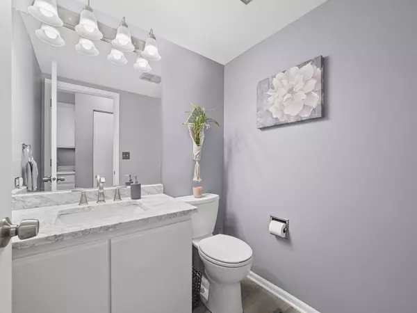 901 Wesley LN, Algonquin, IL 60102