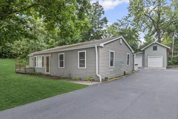 7506 Salem RD, Wonder Lake, IL 60097