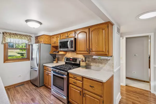 10N980 Hawthorne ST, Elgin, IL 60123